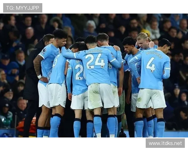 曼城进攻看似集中中路，边路隐患逐步显现对赛季稳定性造成考验