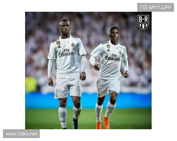 维尼修斯 vs 马丁内利：巴西边锋的成长分化