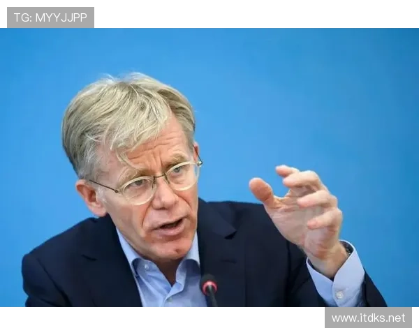 阿什拉夫与沃克:速度型边卫的发展路径对比 阿什拉夫与沃克:速度型边卫的发展路径对比