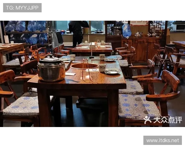 看到田亮家的厨房那一瞬，我就没脸晒我的外卖餐桌了