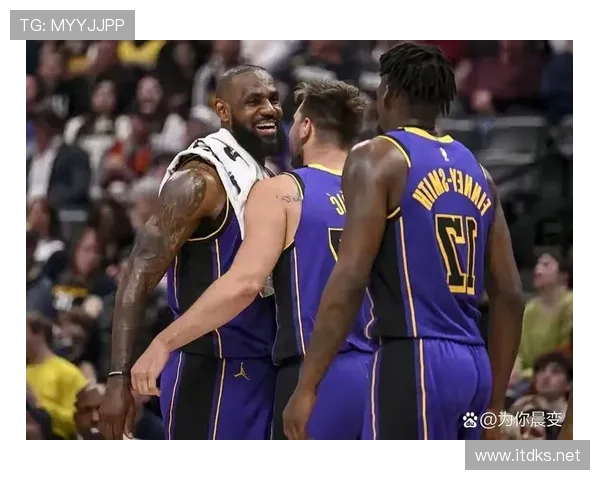 詹姆斯挡拆串联提升球队效率，关键时刻得分爆发拉开差距